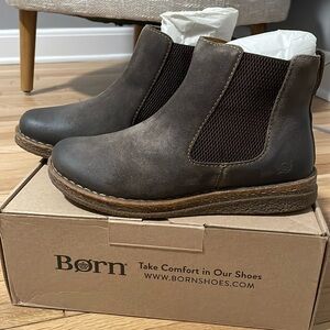 NIB Born Faline Dark Grey Boots. Size 9.5.